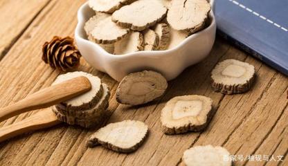 白芷 古典藥香與現(xiàn)代放射的交織